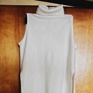 Forever 21 | Sleeveless Cream Fleece Turtleneck